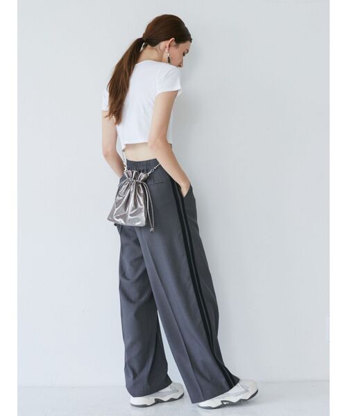 MURUA（ムルーア）の「サイドラインタックパンツ（その他パンツ・レディース・アイボリー/モカ/グレー・1/2）」の5枚目の写真