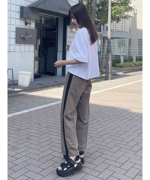 MURUA（ムルーア）の「サイドラインタックパンツ（その他パンツ・レディース・アイボリー/モカ/グレー・1/2）」の20枚目の写真