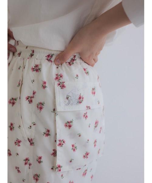 JUMELLE(ジュメロ)の「flower cargo pants(カーゴパンツ・レディース・ホワイト・MEDIUM/SMALL)」の6枚目の写真