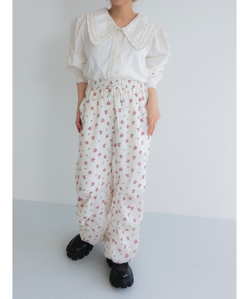 JUMELLE(ジュメロ)の「flower cargo pants(カーゴパンツ・レディース・ホワイト・MEDIUM/SMALL)」の3枚目の写真