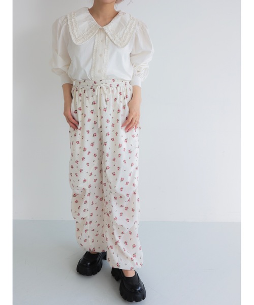 JUMELLE(ジュメロ)の「flower cargo pants(カーゴパンツ・レディース・ホワイト・MEDIUM/SMALL)」の4枚目の写真