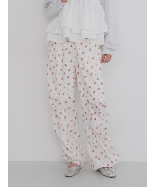 JUMELLE(ジュメロ)の「flower cargo pants(カーゴパンツ・レディース・ホワイト・MEDIUM/SMALL)」の8枚目の写真