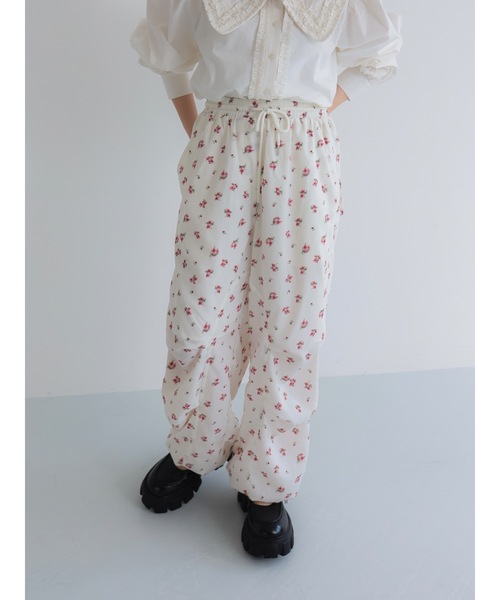 JUMELLE(ジュメロ)の「flower cargo pants(カーゴパンツ・レディース・ホワイト・MEDIUM/SMALL)」の11枚目の写真