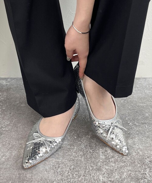 fredy emue（フレディエミュ）の「スパンコールポイントトゥフラットシューズ（バレエシューズ・レディース・シルバー/ブラック・S/M/L）」の3枚目の写真