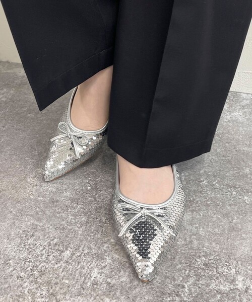 fredy emue（フレディエミュ）の「スパンコールポイントトゥフラットシューズ（バレエシューズ・レディース・シルバー/ブラック・S/M/L）」の4枚目の写真