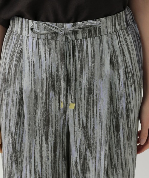 Elura(エルーラ)の「ラク艶柄ワイドパンツ(その他パンツ・レディース・ブラック/ライトイエロー/グレー・LARGE/MEDIUM)」の20枚目の写真