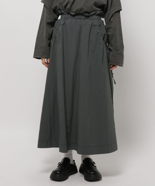 niko and...（ニコアンド）の「ポケットギャザースカート（スカート・レディース・グレー/アイボリー/チャコール・LARGE/MEDIUM）」の6枚目の写真