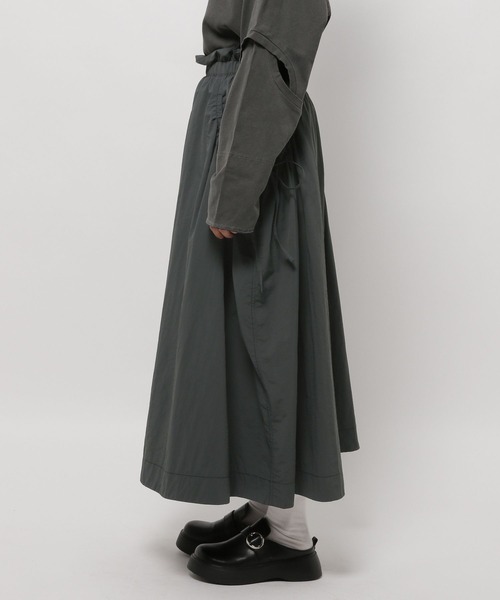 niko and...（ニコアンド）の「ポケットギャザースカート（スカート・レディース・グレー/アイボリー/チャコール・LARGE/MEDIUM）」の7枚目の写真
