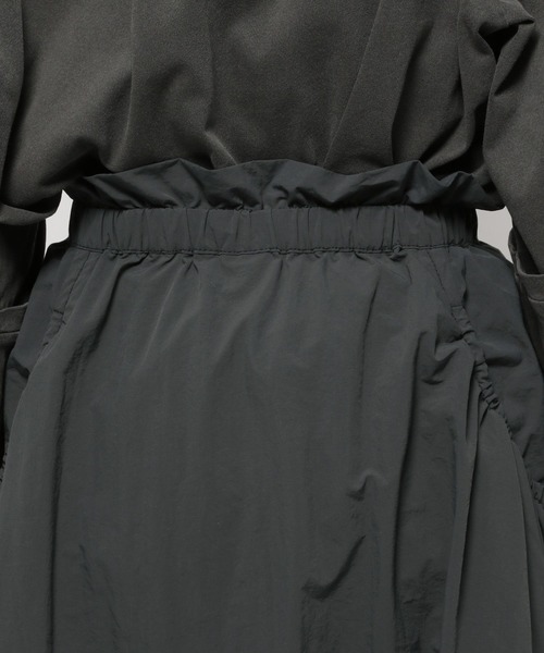 niko and...（ニコアンド）の「ポケットギャザースカート（スカート・レディース・グレー/アイボリー/チャコール・LARGE/MEDIUM）」の9枚目の写真