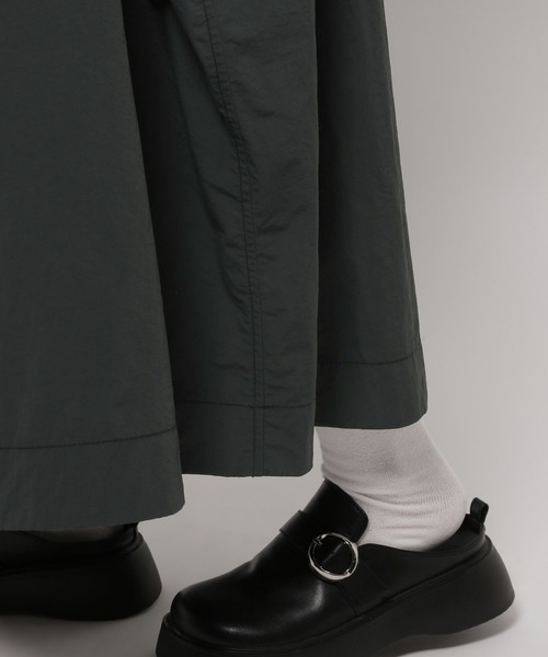 niko and...（ニコアンド）の「ポケットギャザースカート（スカート・レディース・グレー/アイボリー/チャコール・LARGE/MEDIUM）」の5枚目の写真