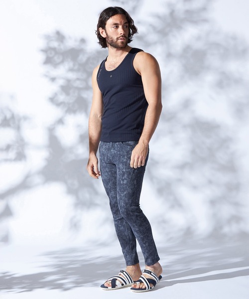 HIDEAWAYS NICOLE（ハイダウェイニコル）の「【20周年記念】ロゴプリントバイアステレコタンクトップ（タンクトップ・メンズ・ブラック/サックスブルー/ネイビー/オフホワイト・MEDIUM/LARGE）」の8枚目の写真