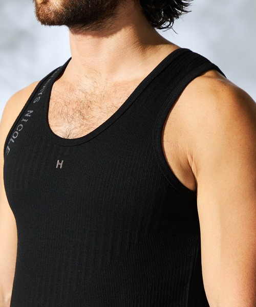 HIDEAWAYS NICOLE（ハイダウェイニコル）の「【20周年記念】ロゴプリントバイアステレコタンクトップ（タンクトップ・メンズ・ブラック/サックスブルー/ネイビー/オフホワイト・MEDIUM/LARGE）」の11枚目の写真