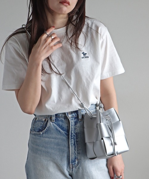 COURO（コウロ）の「アソート刺繍Tシャツ（Tシャツ/カットソー・レディース・ホワイト/ブラック/オートミール/チャコール/ホワイト系/ホワイト系1/ホワイト系2/ブラック系/ブラック系1/ライトグレー系/ライトグレー系1/ライトグレー系2・M/L）」の4枚目の写真