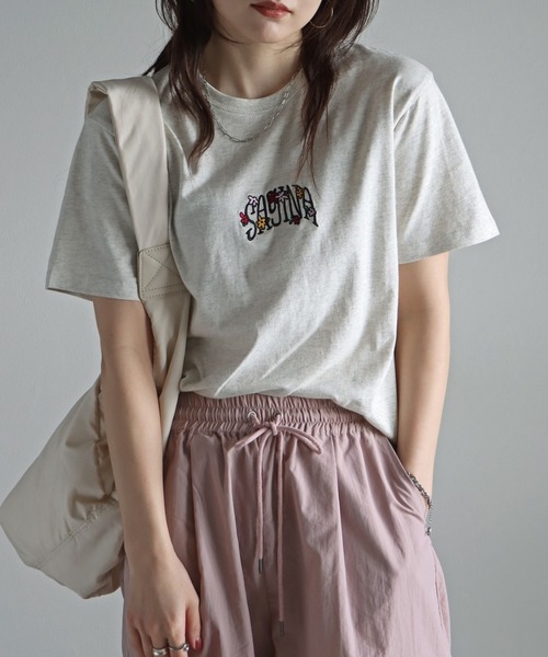 COURO（コウロ）の「アソート刺繍Tシャツ（Tシャツ/カットソー・レディース・ホワイト/ブラック/オートミール/チャコール/ホワイト系/ホワイト系1/ホワイト系2/ブラック系/ブラック系1/ライトグレー系/ライトグレー系1/ライトグレー系2・M/L）」の9枚目の写真