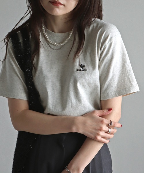 COURO（コウロ）の「アソート刺繍Tシャツ（Tシャツ/カットソー・レディース・ホワイト/ブラック/オートミール/チャコール/ホワイト系/ホワイト系1/ホワイト系2/ブラック系/ブラック系1/ライトグレー系/ライトグレー系1/ライトグレー系2・M/L）」の11枚目の写真