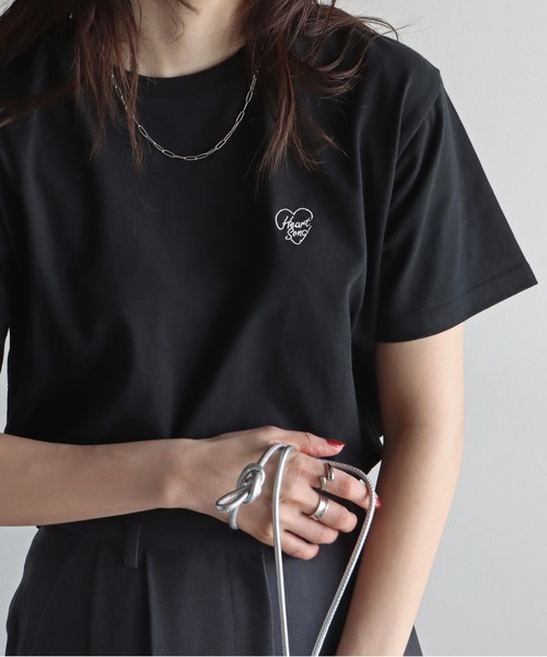 COURO（コウロ）の「アソート刺繍Tシャツ（Tシャツ/カットソー・レディース・ホワイト/ブラック/オートミール/チャコール/ホワイト系/ホワイト系1/ホワイト系2/ブラック系/ブラック系1/ライトグレー系/ライトグレー系1/ライトグレー系2・M/L）」の5枚目の写真