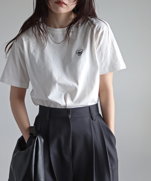 COURO（コウロ）の「アソート刺繍Tシャツ（Tシャツ/カットソー・レディース・ホワイト/ブラック/オートミール/チャコール/ホワイト系/ホワイト系1/ホワイト系2/ブラック系/ブラック系1/ライトグレー系/ライトグレー系1/ライトグレー系2・M/L）」の13枚目の写真