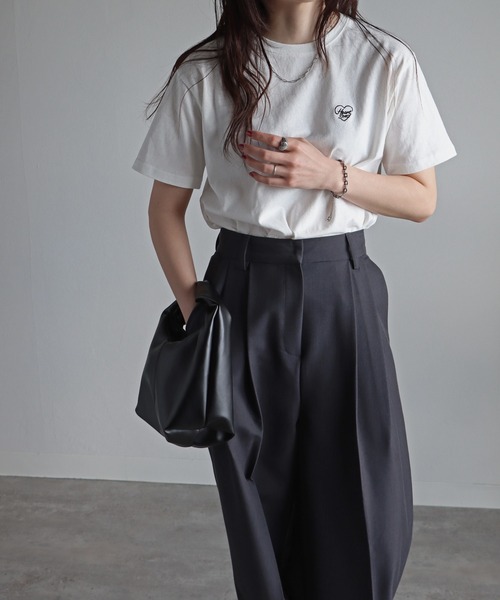 COURO（コウロ）の「アソート刺繍Tシャツ（Tシャツ/カットソー・レディース・ホワイト/ブラック/オートミール/チャコール/ホワイト系/ホワイト系1/ホワイト系2/ブラック系/ブラック系1/ライトグレー系/ライトグレー系1/ライトグレー系2・M/L）」の14枚目の写真
