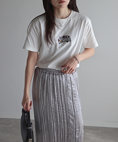 COURO（コウロ）の「アソート刺繍Tシャツ（Tシャツ/カットソー・レディース・ホワイト/ブラック/オートミール/チャコール/ホワイト系/ホワイト系1/ホワイト系2/ブラック系/ブラック系1/ライトグレー系/ライトグレー系1/ライトグレー系2・M/L）」の16枚目の写真