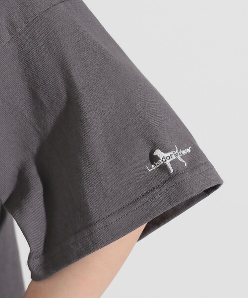Labrador Retriever(ラブラドールリトリーバー)の「BEAMS HEART / Labrador Retriever 手書きドッグ Tシャツ(Tシャツ/カットソー・レディース・チャコールグレー/オフホワイト・FREE)」の15枚目の写真