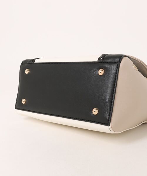 axes femme（アクシーズファム）の「フラップ配色デザインバッグ（ショルダーバッグ・レディース・ブラック/ベージュ・MEDIUM）」の14枚目の写真