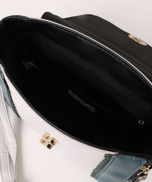 axes femme（アクシーズファム）の「フラップ配色デザインバッグ（ショルダーバッグ・レディース・ブラック/ベージュ・MEDIUM）」の12枚目の写真