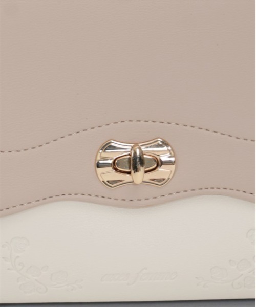 axes femme（アクシーズファム）の「フラップ配色デザインバッグ（ショルダーバッグ・レディース・ブラック/ベージュ・MEDIUM）」の4枚目の写真