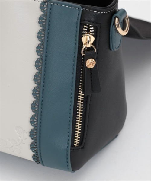 axes femme（アクシーズファム）の「フラップ配色デザインバッグ（ショルダーバッグ・レディース・ブラック/ベージュ・MEDIUM）」の20枚目の写真