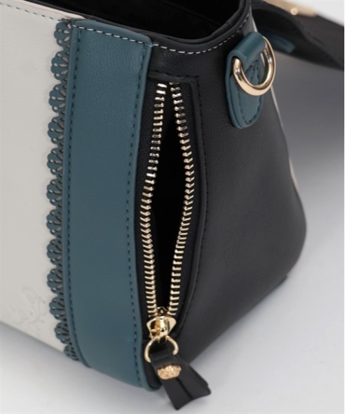 axes femme（アクシーズファム）の「フラップ配色デザインバッグ（ショルダーバッグ・レディース・ブラック/ベージュ・MEDIUM）」の19枚目の写真