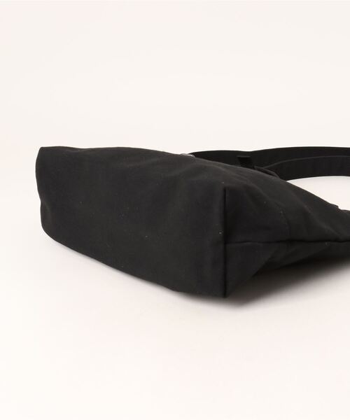 RVCA（ルーカ）の「RVCA メンズ CANVAS BAG バッグ 【2024年夏モデル】/ルーカコットンキャンバストートバッグ（ショルダーバッグ・メンズ・ホワイト/ブラック・FREE）」の4枚目の写真