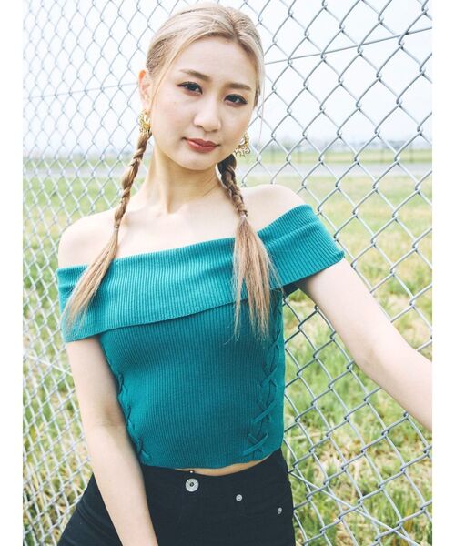GYDA（ジェイダ）の「サイドレースアップオフショルニットトップス（ニット/セーター・レディース・グリーン/オフホワイト/ブラック・FREE）」の11枚目の写真