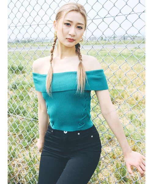 GYDA（ジェイダ）の「サイドレースアップオフショルニットトップス（ニット/セーター・レディース・グリーン/オフホワイト/ブラック・FREE）」の12枚目の写真