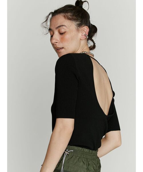 UN3D. バックオープンデザイン 半袖ニットトップス UN3D.（アンスリード）の「BACK OPEN KNIT TOP / バックオープン