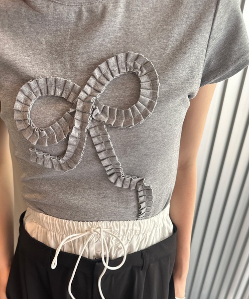 solleim(ソルレム)の「リボンディテールTシャツ(Tシャツ/カットソー・レディース・オフホワイト/グレー/ブラック・M)」の1枚目の写真