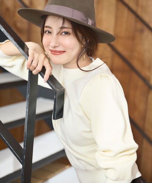 ANY SIS(エニィスィス)の「【CICA加工・選べる9色展開】スリットポイントボトルネック ニット(ニット/セーター・レディース・オレンジ系/ブラック系/アイボリー系/レッド系/グリーン系/イエロー系/ブルー系/ライラック系/ピンク系・4)」の4枚目の写真