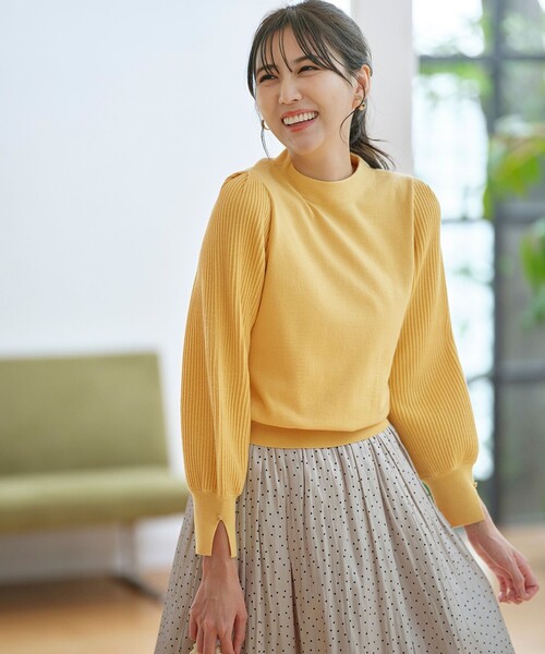 ANY SIS(エニィスィス)の「【CICA加工・選べる9色展開】スリットポイントボトルネック ニット(ニット/セーター・レディース・オレンジ系/ブラック系/アイボリー系/レッド系/グリーン系/イエロー系/ブルー系/ライラック系/ピンク系・4)」の1枚目の写真