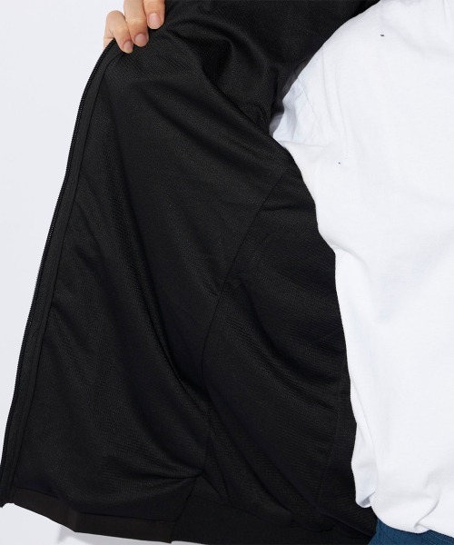 FILA（フィラ）の「撥水・透湿トラックジャケット（ブルゾン・メンズ・グレー/ブラック/バーガンディー・MEDIUM/LARGE/X-LARGE）」の20枚目の写真