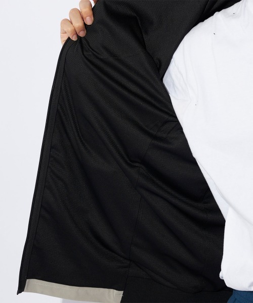 FILA（フィラ）の「撥水・透湿トラックジャケット（ブルゾン・メンズ・グレー/ブラック/バーガンディー・MEDIUM/LARGE/X-LARGE）」の5枚目の写真