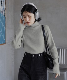 綿100％タートルネックリブニット