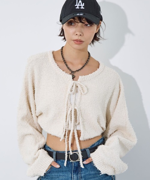 PAGEBOY(ページボーイ)の「ヒゲフェザー2WAYボレロ(カーディガン/ボレロ・レディース・ピンク/ブラック/オフホワイト・FREE)」の2枚目の写真