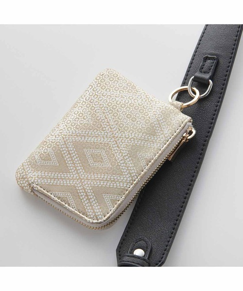 IEDIT（イディット）の「ＩＥＤＩＴ　ウェブマガジンｍｉーｍｏｌｌｅｔコラボ　３６５日持ちたい！　必要なものがきちんと入ってスタイリッシュなエブリデイポシェット〈ブラック〉（ショルダーバッグ・レディース・ブラック・ONE SIZE）」の4枚目の写真