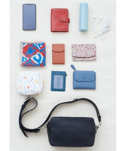 IEDIT（イディット）の「ＩＥＤＩＴ　ウェブマガジンｍｉーｍｏｌｌｅｔコラボ　３６５日持ちたい！　必要なものがきちんと入ってスタイリッシュなエブリデイポシェット〈ブラック〉（ショルダーバッグ・レディース・ブラック・ONE SIZE）」の5枚目の写真