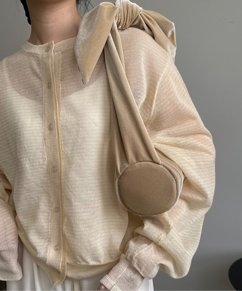 lawgy（ラウジー）の「cylindrical tie design handle bag / サリンドゥリカルタイデザインハンドバッグ（ハンドバッグ・レディース・ベージュ/ブラック・FREE）」の4枚目の写真