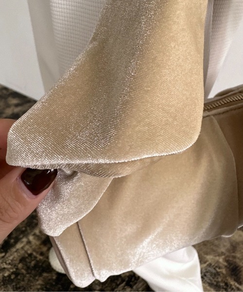 lawgy（ラウジー）の「cylindrical tie design handle bag / サリンドゥリカルタイデザインハンドバッグ（ハンドバッグ・レディース・ベージュ/ブラック・FREE）」の8枚目の写真