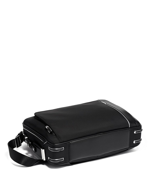 TUMI（トゥミ）の「ARRIVE' 「サドラー」ブリーフ（A4/PC15