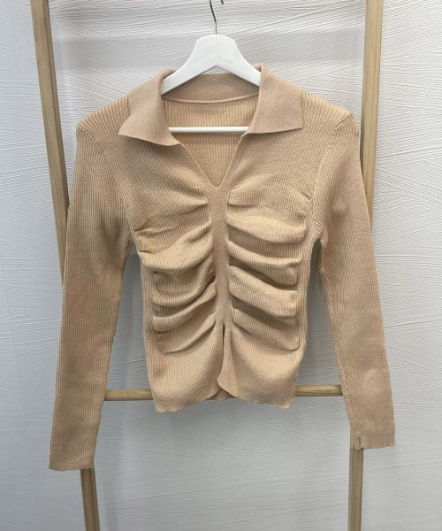 Miniministore(ミニミニストア)の「フロントギャザーニットトップス Vネック(ニット/セーター・レディース・ベージュ/ブラック/ホワイト・FREE)」の13枚目の写真