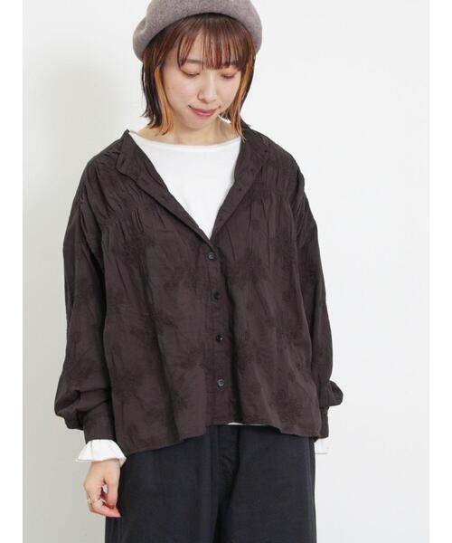 Samansa Mos2(サマンサ モスモス)の「ハンドステッチ風総刺繍ブラウス(シャツ/ブラウス・レディース・ベージュ/オレンジ/キナリ/チャコールグレー・F)」の3枚目の写真