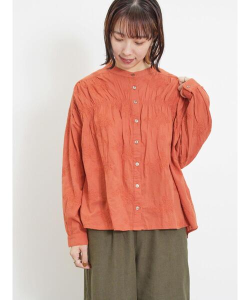 Samansa Mos2(サマンサ モスモス)の「ハンドステッチ風総刺繍ブラウス(シャツ/ブラウス・レディース・ベージュ/オレンジ/キナリ/チャコールグレー・F)」の4枚目の写真