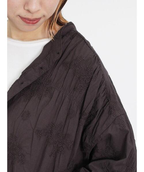 Samansa Mos2(サマンサ モスモス)の「ハンドステッチ風総刺繍ブラウス(シャツ/ブラウス・レディース・ベージュ/オレンジ/キナリ/チャコールグレー・F)」の13枚目の写真