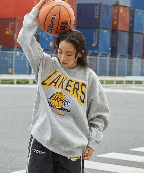 NBA(エヌビーエー)の「NBA/エヌビーエー 別注 ロゴ刺繍/プリント ヴィンテージライクビッグシルエットプルオーバースウェット(スウェット・メンズ・アッシュグレー/グレー系/ブラック/ブラウン系/ダークグレー・M/L)」の18枚目の写真